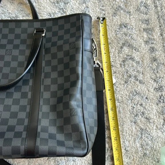 Authentic Louis Vuitton
Damier Graphite tote - Picture 6 of 10
